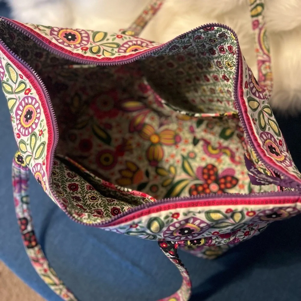 Vera Bradley Large Travel Tote with 6 Inside Pockets Viva La La Green Flowers - Picture 10 of 12